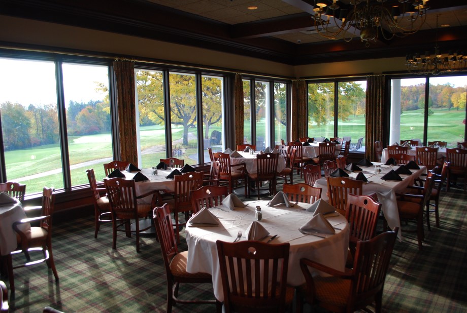 Stoney's Pub Restaurant overlooking the golf course of the The Links at Greystone Golf Club